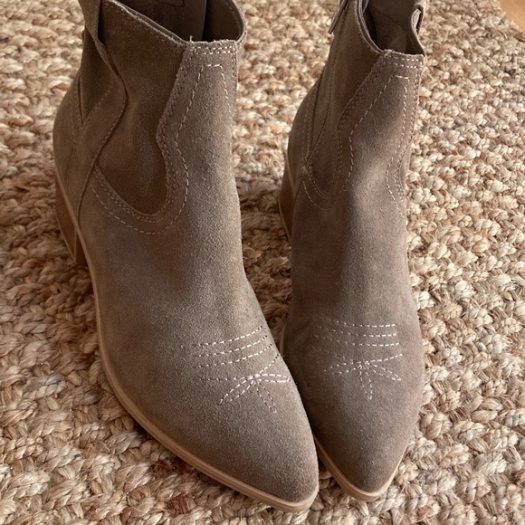 New: Dolce Vita x Anthropologie Amisha Western Boot. Suede. Size 8 - Picture 5 of 12